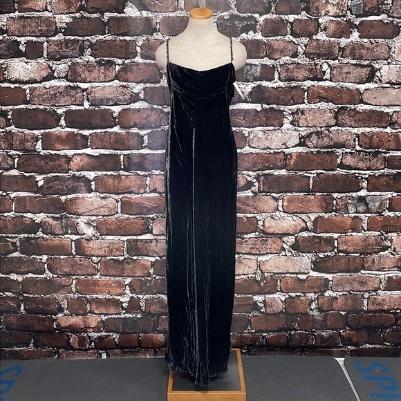 TAHARI Formal Dress NWT Dark Crushed Gray Velvet Evening Gown Rhinestone Size 14 - Picture 3 of 15